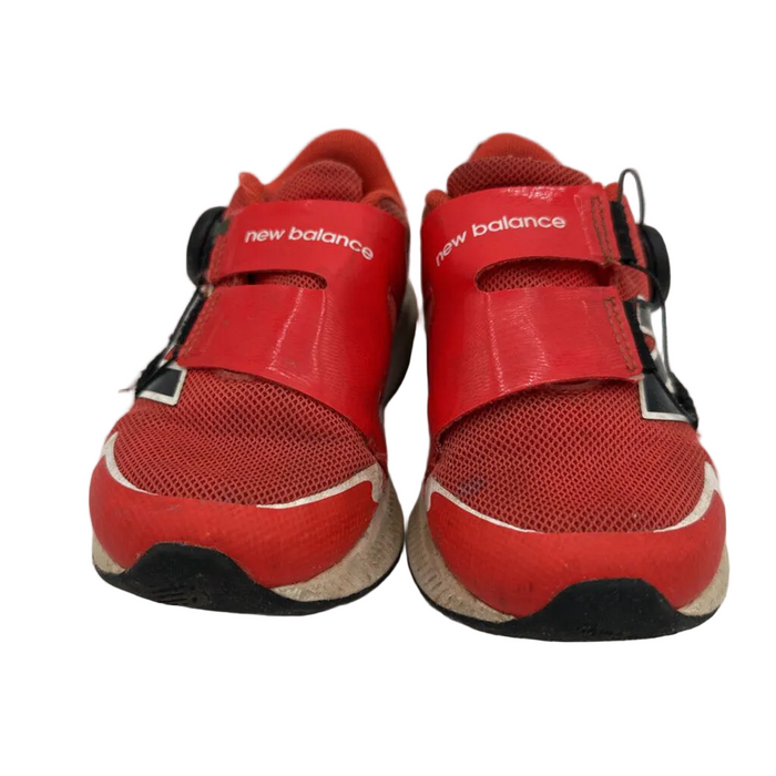 Twist Tightening Clasp Sneakers