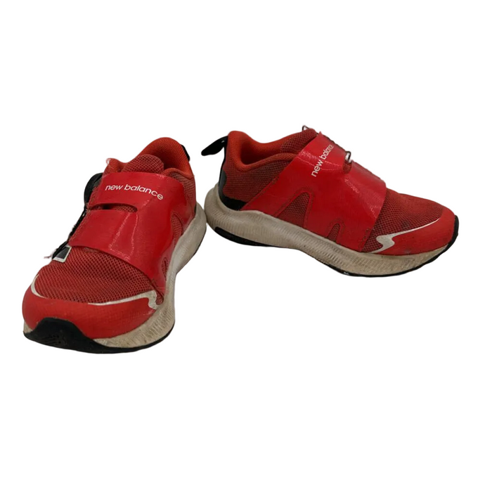 Twist Tightening Clasp Sneakers