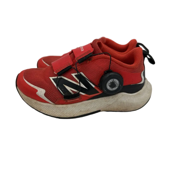 Twist Tightening Clasp Sneakers